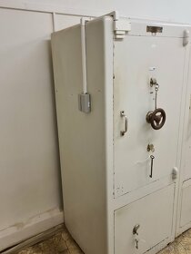 Prodám starožitný trezor č.2 - 2