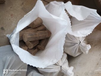 AKÁTOVÉ BRIKETY - 2