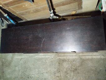 PROSKLENÁ SKŘÍŇKA - 2