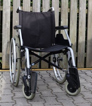 045-Mechanický invalidní vozík Meyra. - 2