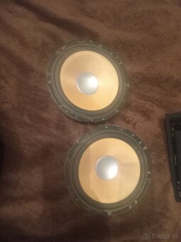 Repráky a autoradio - 2