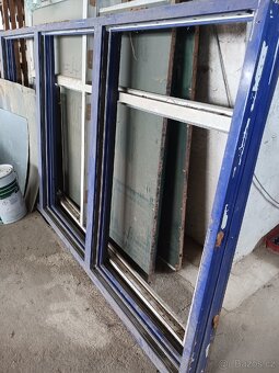 Okna fix, plastová, modrá 149x93. 8ks - 2