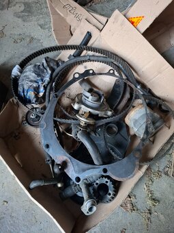 VW T4 multivan 2.5 Tdi 111kW AHY díle motor - 2