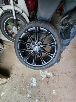 BMW e61  kola+gumy - 2