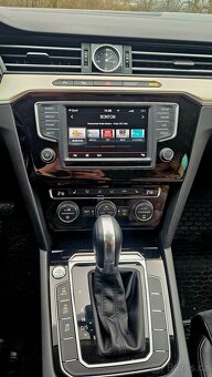 VW PASSAT biTDi B8 176KW CZ servisní kniha - 2