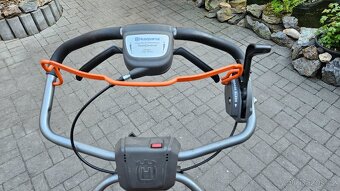 Husqvarna lc53b e 750 benzínová sekacka na trávu s pojezdem - 2