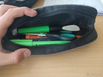 Penál na tužky skoro nový - 2