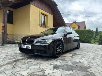 BMW E92 325i 160kw 2007 200 000km 3 majitelé - 2