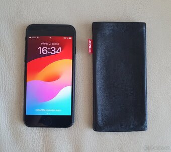 Kožené puzdro fitBAG Beat Black pro iPhone 8 / SE 2 SE 3 - 2
