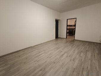 Pronájem bytu 3+1, + balkon, 70 m2, obec Dražeň - 2