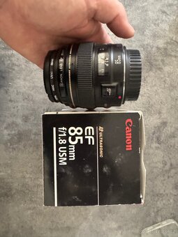 Canon EF 85mm 1.8 - 2