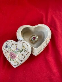 Porcelánová dóza ve tvaru srdce - 2