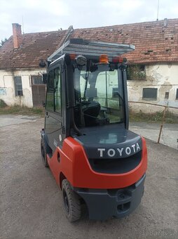 Vysokozdvižný vozík Toyota 25 tonero HST - 2