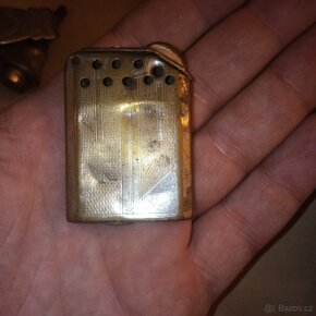 Starý benzinový zapalovač - 2