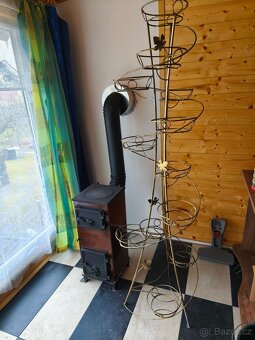 Prodám železný stojan pro 10 nebo 11 květin - 2