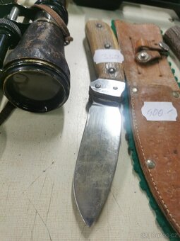 Plynová pistole, nože, divadelní kukátka. - 2