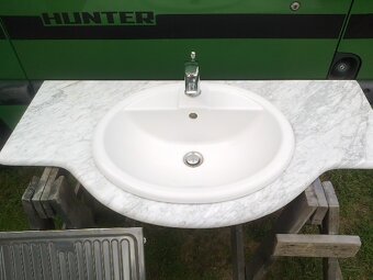 Drez s odkapavacem a koupelnove umyvadlo s deskou - 2