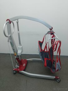 ELEKTRICKÝ mobilní zvedák pacientů, nosnost 150 kg - 2