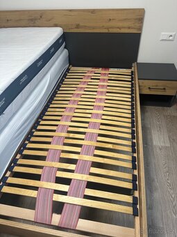 Rám postele s roštem a noční stolky - 2