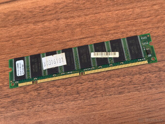 128MB SDRAM PC133 RAM Samsung (PC133) do stolního počítače - 2