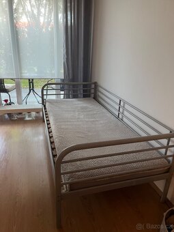 Prodám postel – šedá kovová + matrace za odvoz - 2