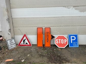 Sada dopravních značek se sloupky a podstavci - 2