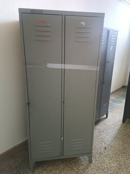 Plechové šatní skříňky - 2