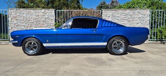 Ford Mustang V8 Fastback GT - 2