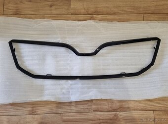 PREDNI MASKA OCTAVIA 3 / 3FL / 4 RAMECEK GRILU MASKY CERNY - 2