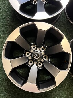 6x139.7 R18 Dodge RAM 1500 REBEL Originál Alu + senzory - 2