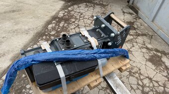 Hydraulické bourací kladivo na Bagr Heroe 35 - 2