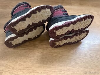 Prodam divci zimni botky vel.34, 100,-Kc/kus - 2