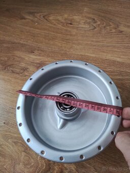 Prodám krásný střed kola Jawa pérák 250 Janeček 150mm - 2