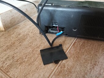 Rádio,ešusy a dortová forma,zapalovače,smalt.hrnce,toal.křes - 2