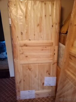 Borovicové dveře masiv - norský typ - 2