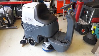 Podlahový mycí stroj Nilfisk BR 652 se sedící obsluhou - 2