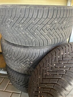 255/45 r18 celorocni - 2