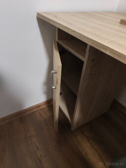 Kancelářský/psací stůl - 2