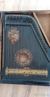 Starožitná citera v kufru - 2