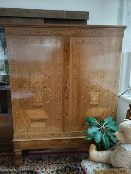 Starožitný nábytek - intarze - 2