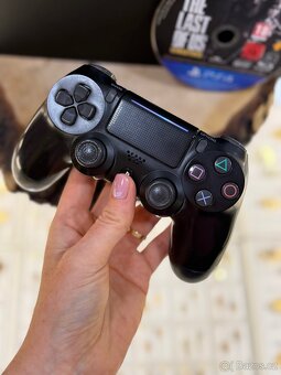 PLAYSTATION 4 PRO - 2