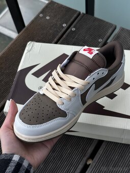 Nike Air Jordan & Travis Scott - 2