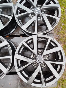 Originál ALU Mazda R16 6,5J 5x114,3 střed 67mm - 2