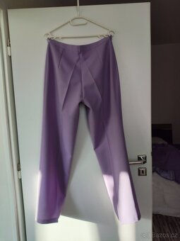 světle fialový kostýmek - 2