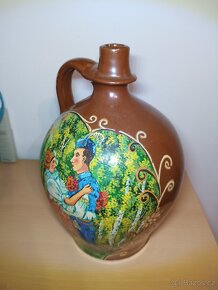 Velmi starý malovaný džbán na víno. - 2