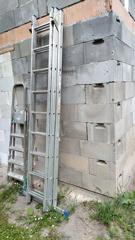 Rezervováno - Žebřík trojdílný hliník 3x9, prac. výška 6 m - 2