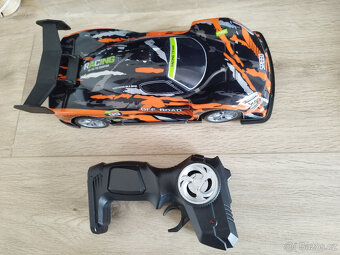 Auto na dalkové ovladání 1:16 - 2