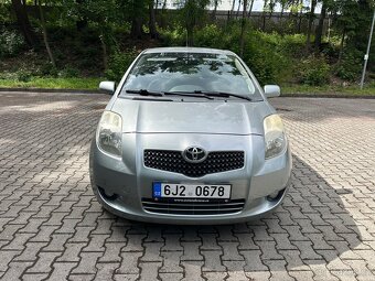 Prodám Toyota Yaris 1.3i 64kw automat - 2