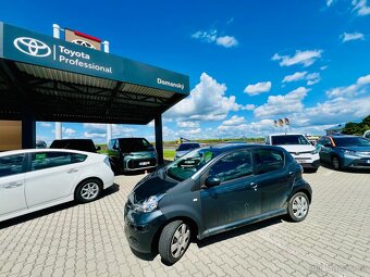 TOYOTA Aygo 1.0 2011 tmavě šedá - 2