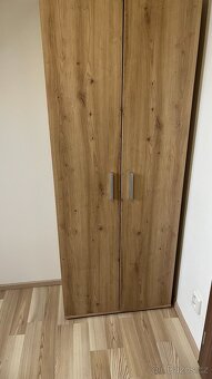 Vícěúčelová skříň s nastavitelnými policemi - 2